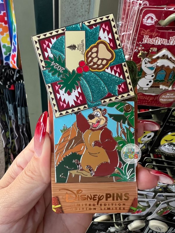 DLR - Christmas 2024 - Disney’s Grand Californian Hotel & Spa Humphrey Bear Limited Edition Present Pin Hot on Sale