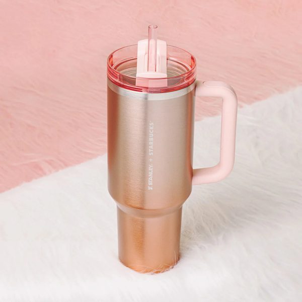 Starbucks Hong Kong - STANLEY x STARBUCKS THE QUENCHER H2.0 40OZ - ROSE SLIVER on Sale